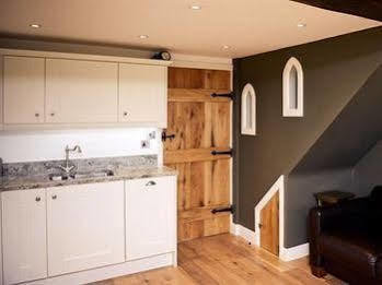 Crossroads Farm - Queen Anne'S Stable Box (Wiltshire) Exterior foto